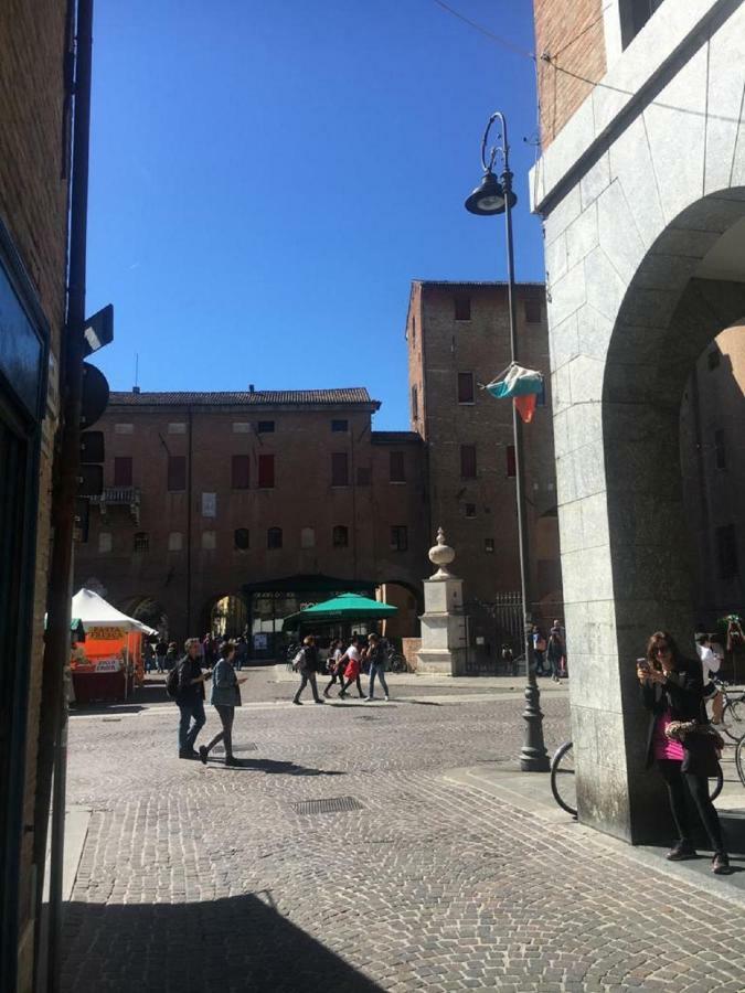 A Due Passi Dal Castello Apartment Ferrara Exterior photo